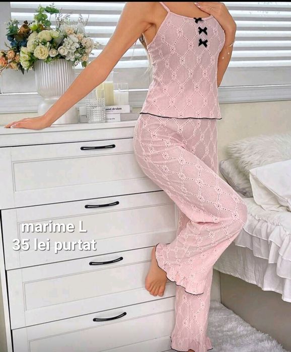 Pijama roz cu volane model maieu si pantaloni pijama damă
