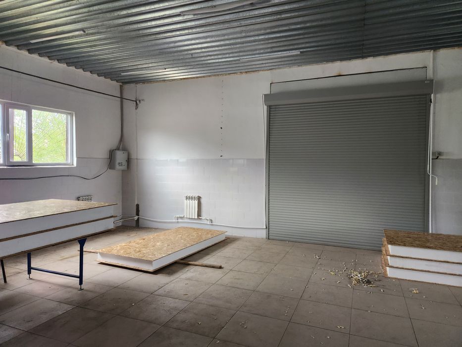 Продаю базу,  очень большая в центре города