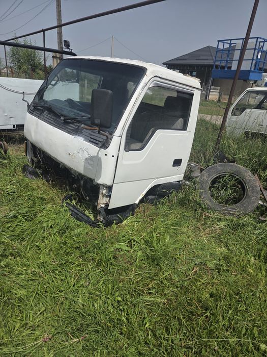 Mitsubishi Canter кабина бампер решётка