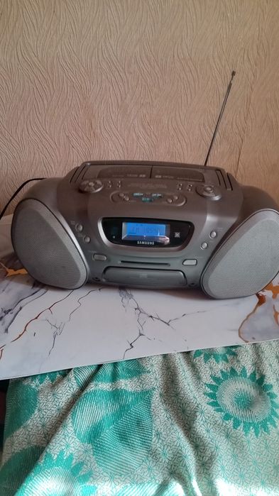 Самсунг S70. Отличный.