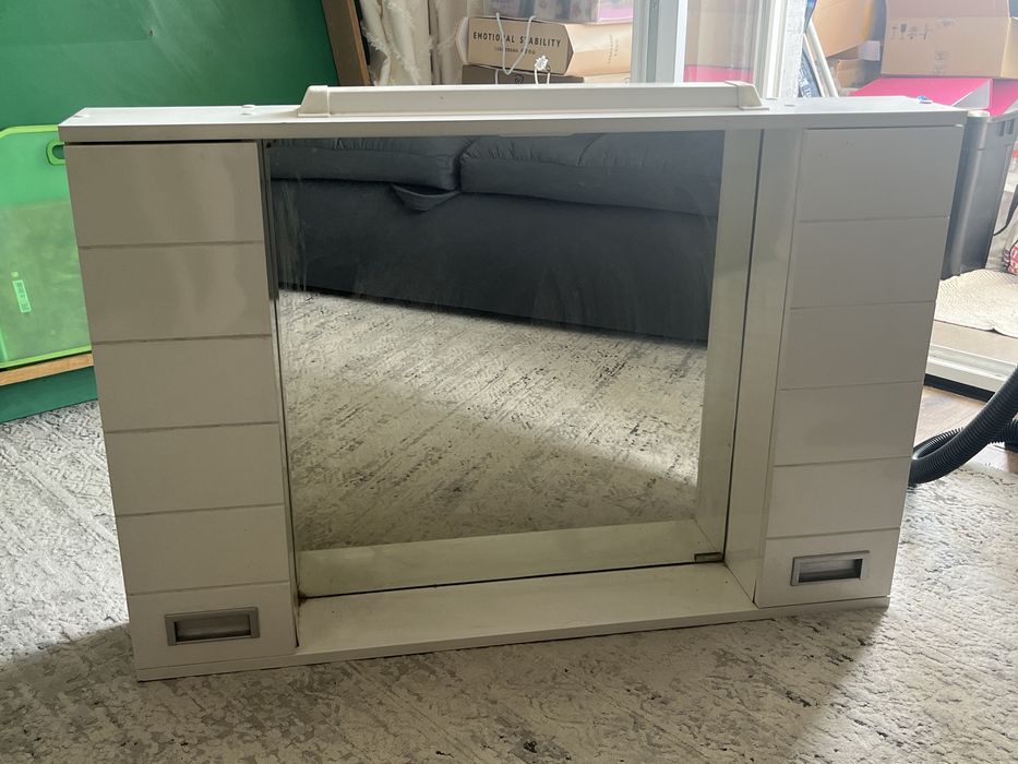 зеркало с шкафом в ванну