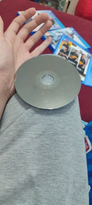 Продавам игрите fifa 22, battlefield 4  и fifa 21 за PlayStation 4