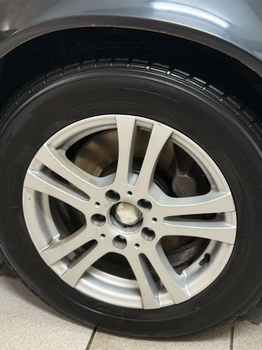 Автошины зимние с дискоми Goodyear