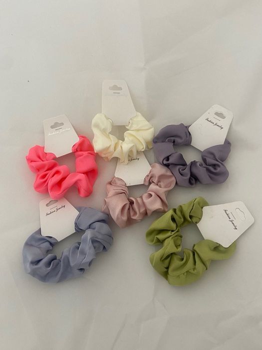 Комплектът от 6 броя скрънчита.