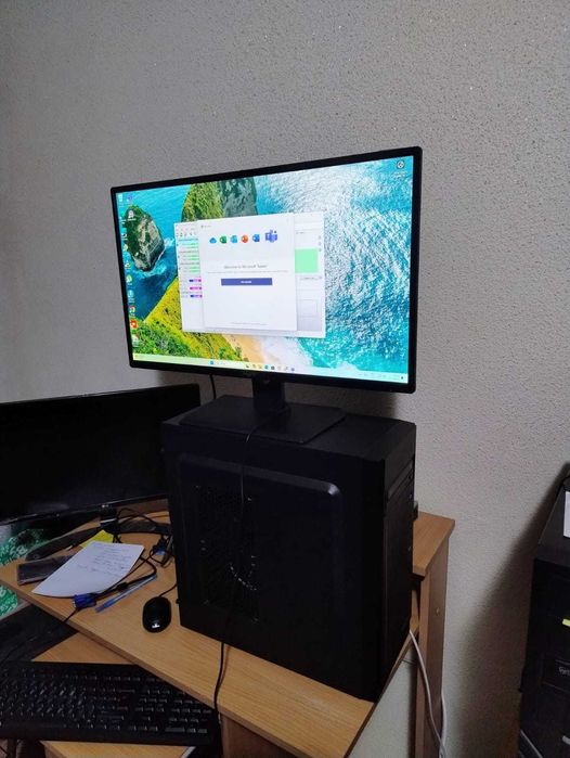 unitate centrala si monitor calculator pc