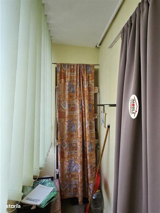 Apartament 3 camere decomandat cu pivnita de vanzare in Vasile Aaron