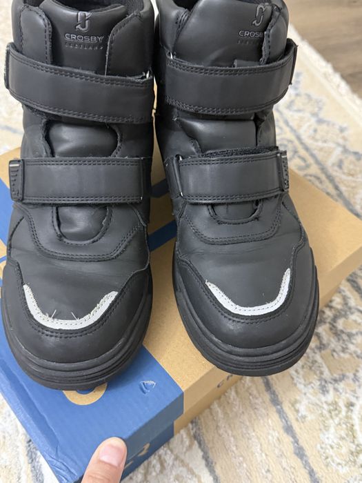 Продам демисезонные ботинки на мальчика