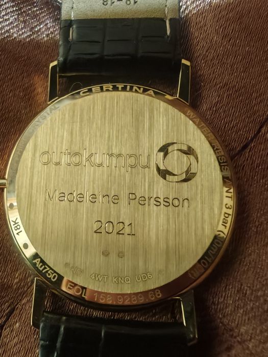 Продавам чисто нов златен 18к часовник