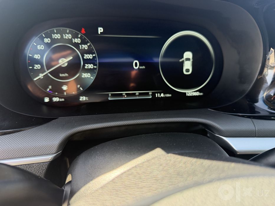 KIA  К 5  хорошее состояние небитый некрашеные родной пробег