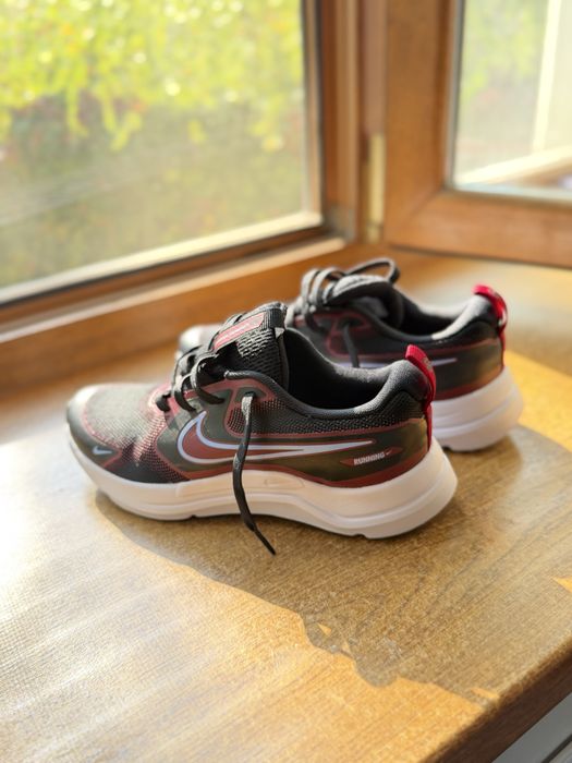Nike Cosmic Runner