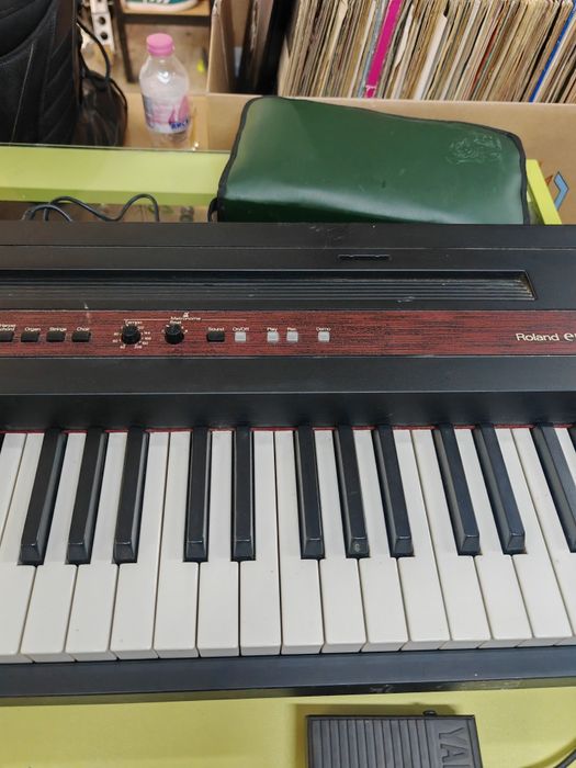 Дигитално пияно Roland EP-77