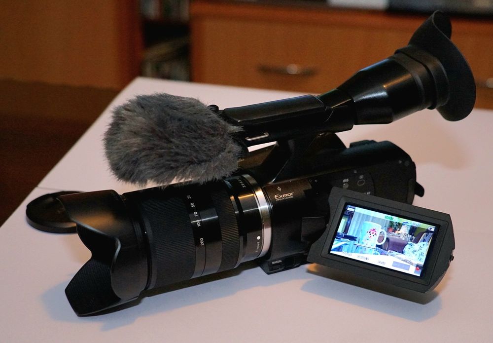 Cameră video SONY NEX-VG 20E Full HD