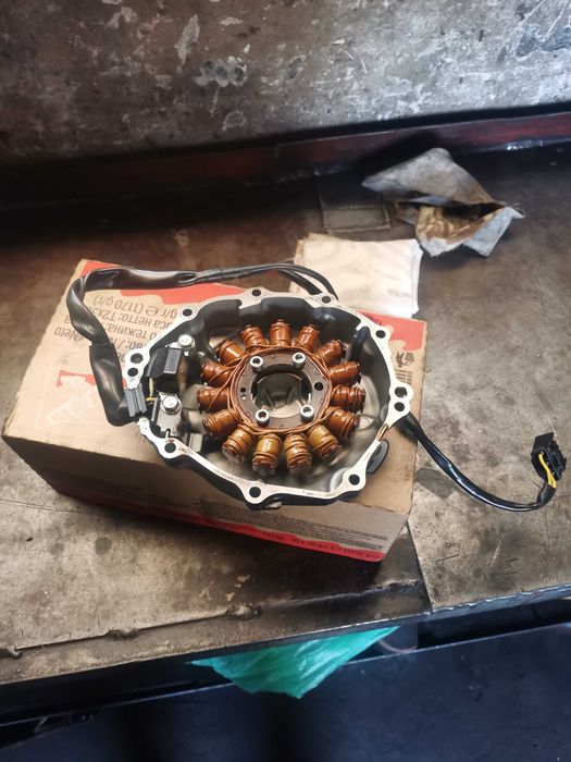 Капак и динамо за Хонда цбр 1000 рр