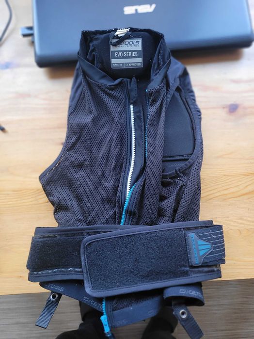 Продавам сноуборд/ски детски протектор за гръб