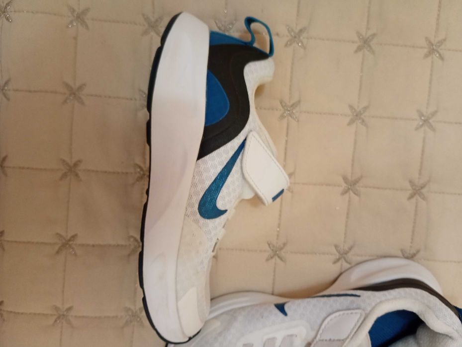 Маратонки      nike