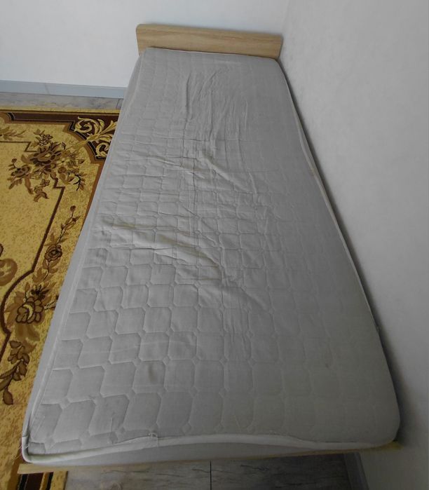Кровать с матрасом  90×200 продам