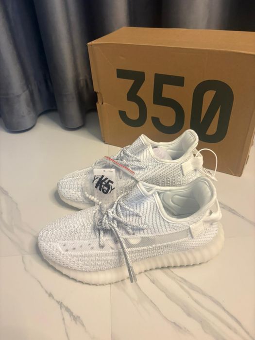 Adidasi yeezy 350 boost v2