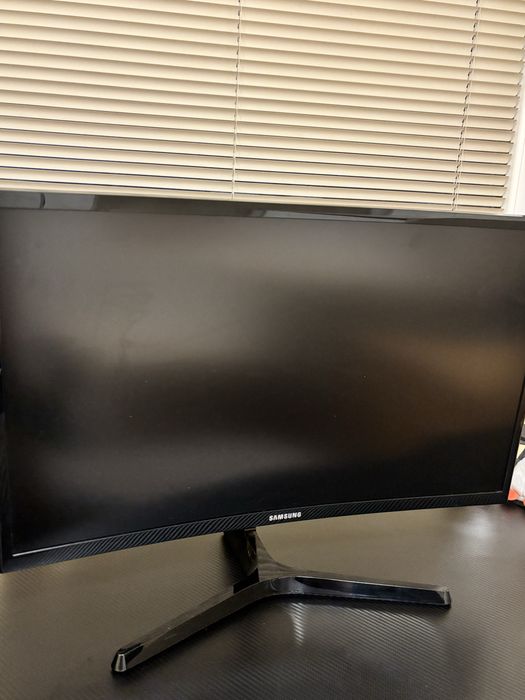 Samsung 24” Curved Monitor CF390 – Full HD, HDMI + кабели