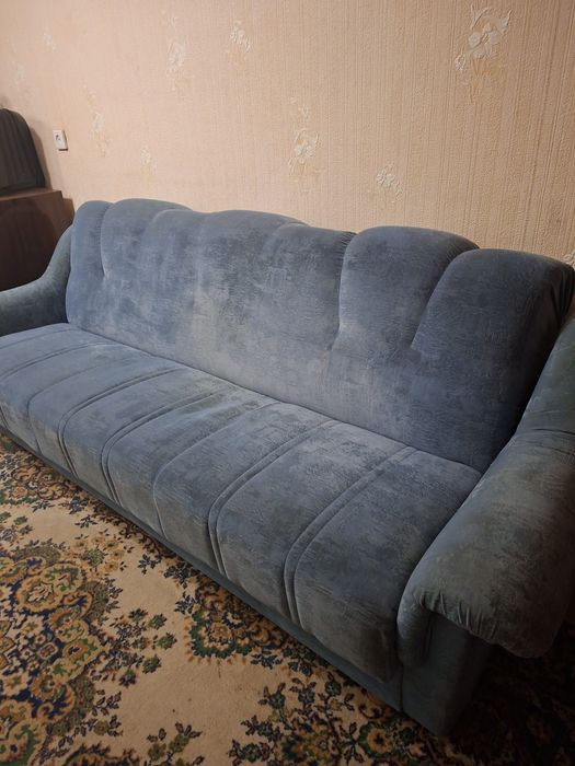 Отдам даром диван книжка