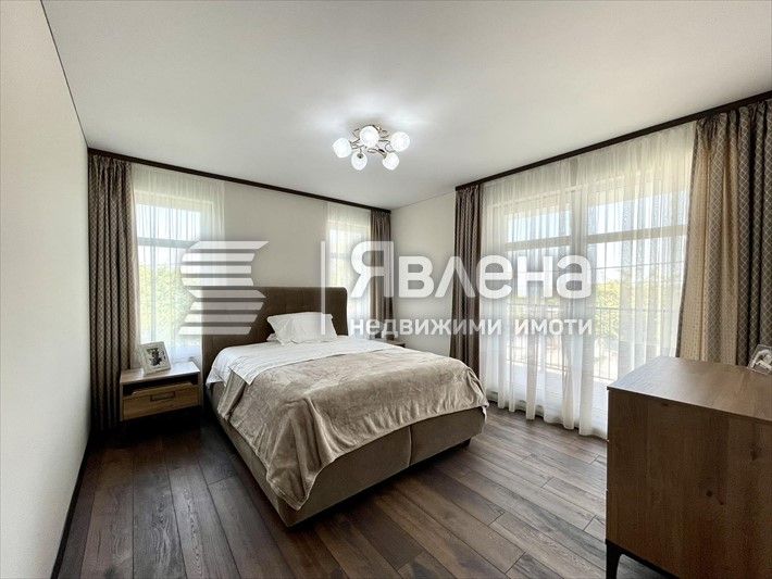 Панорама море! Еднофамилна триетажна къща сред тишина и спокойствие