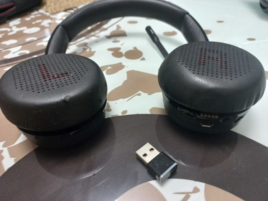 Casti Bluetooth Plantronics Voyager Focus 4220 cu Dongle USB