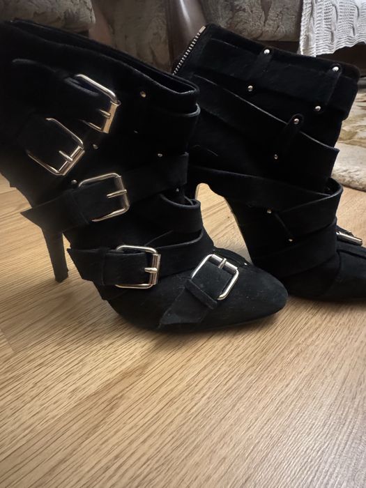 Vand pantofi de calitate, modele deosebite, stare foarte buna