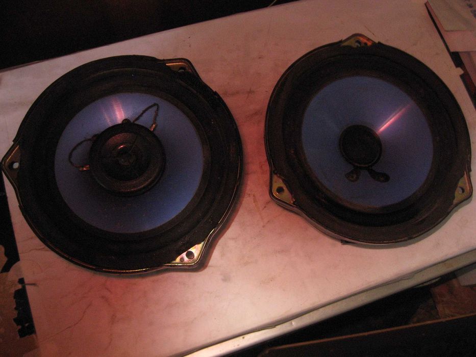 тонколони за  автомобил