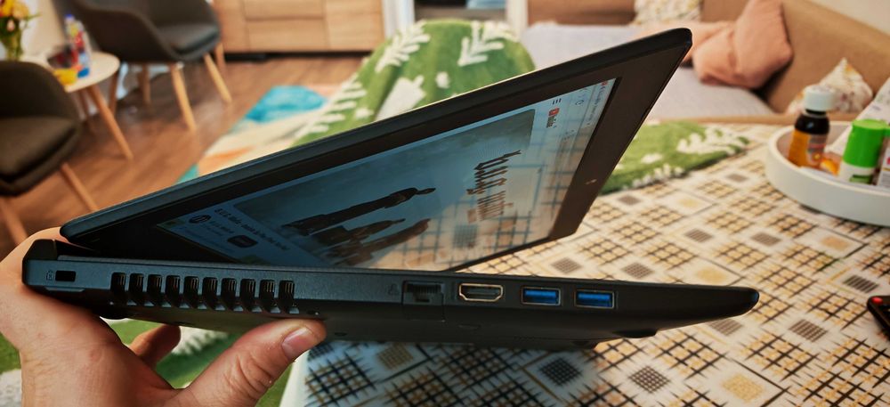 Laptop Medion Akoya i5 Gen 6, 8GB, 500GB, Nvidia 940MX 2GB, DVD-RW baterie buna