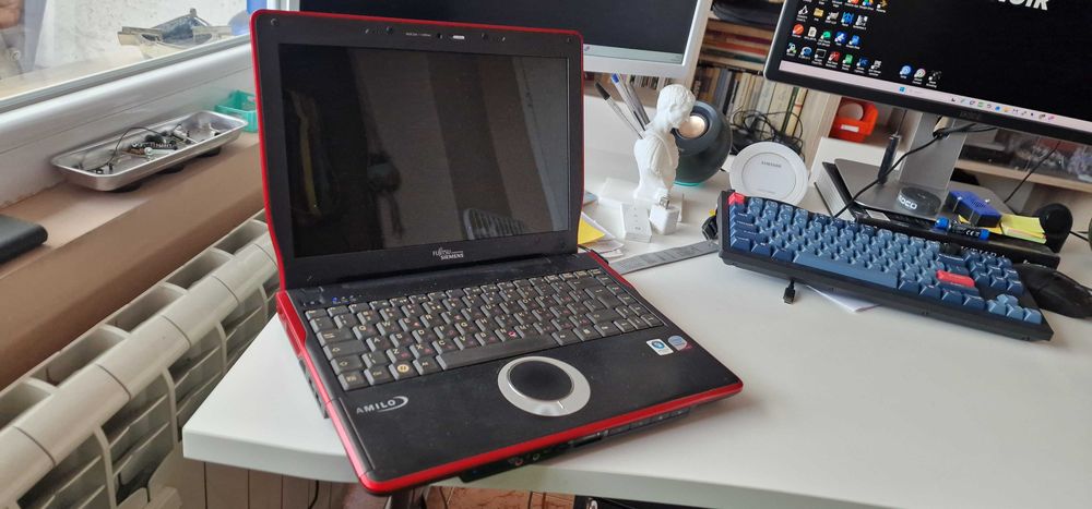 Fujitsu лаптоп - хромбук с Chrome OS Flex