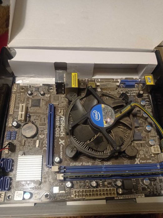 Дънна платка ASRock H61M-DGS 4Gb RAM