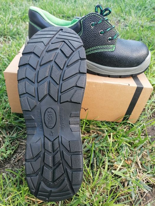 Обувки Firsty, с купол и ламела