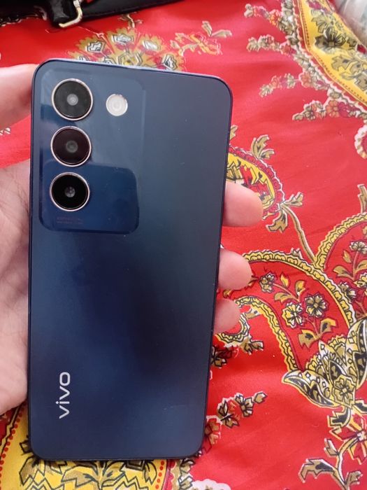Продам смартфон  vivo  v  100