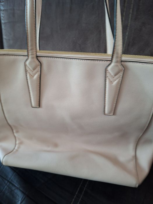 Дамка чанта Guess