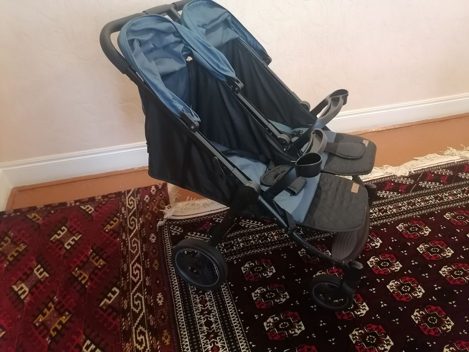 Коляска для близнецов