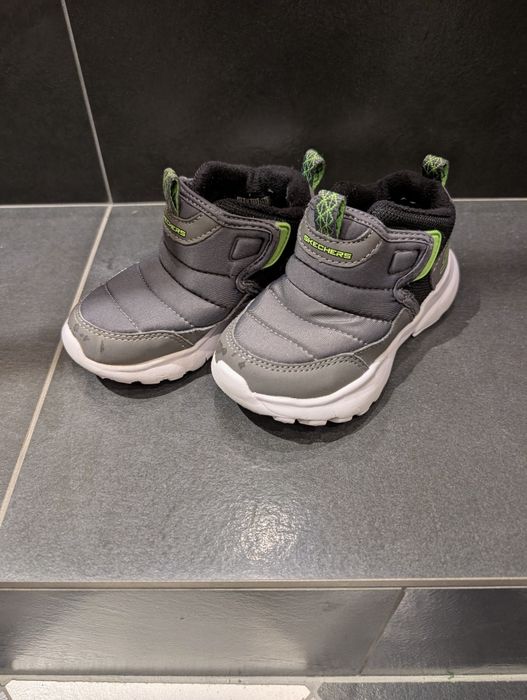 Set 2 Perechi Papuci Skechers + Sinsay Led (marimea 24)
