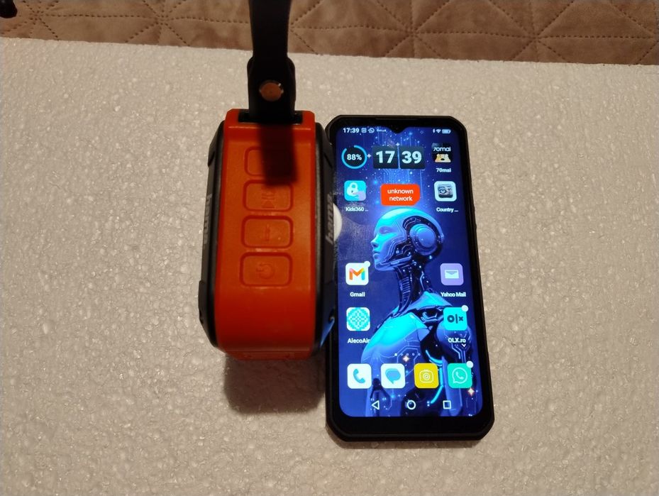 Rugged smartphone Oukitel WP 35 la cutie