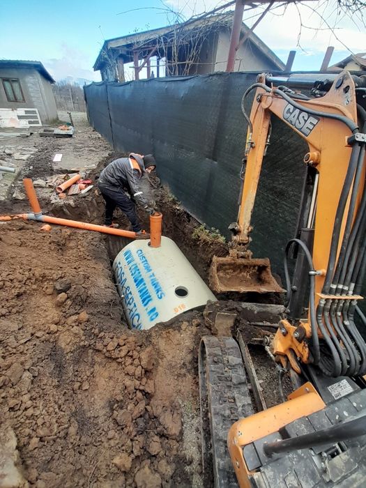 Vând si montez fose