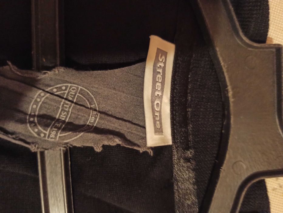 Дамска дълга  черна жилетка