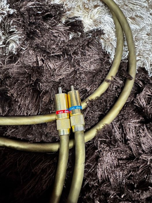 Cabluri rca Van Den Hul și Transparent Cable