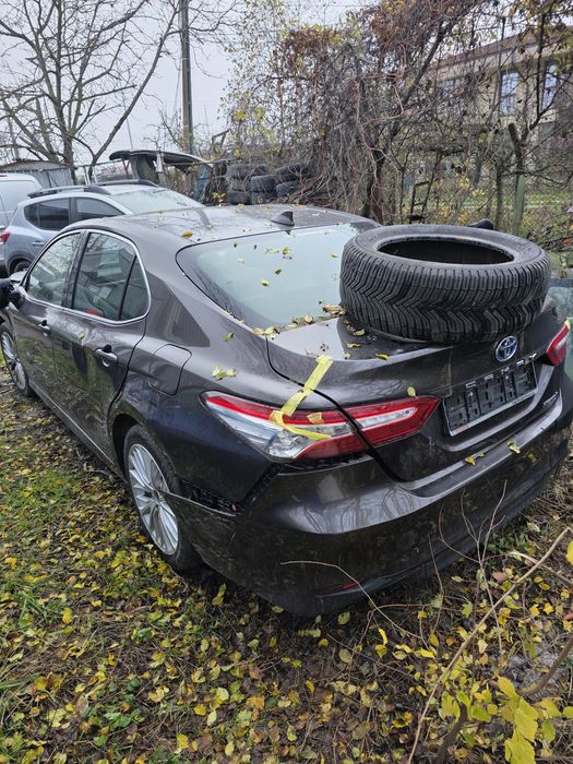 Dezmembrez Toyota Camry 2021.