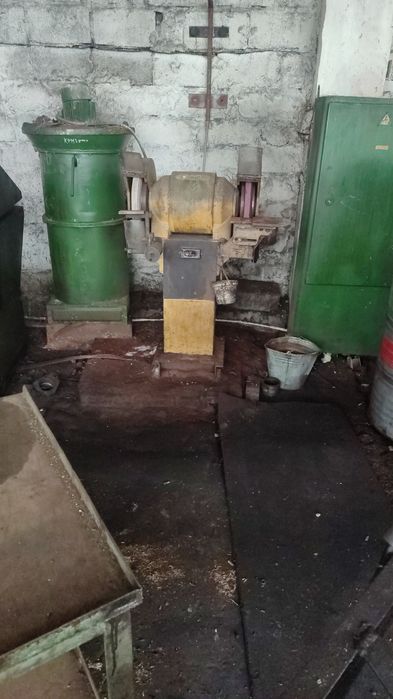 Токарный станок в рабочем состоянии