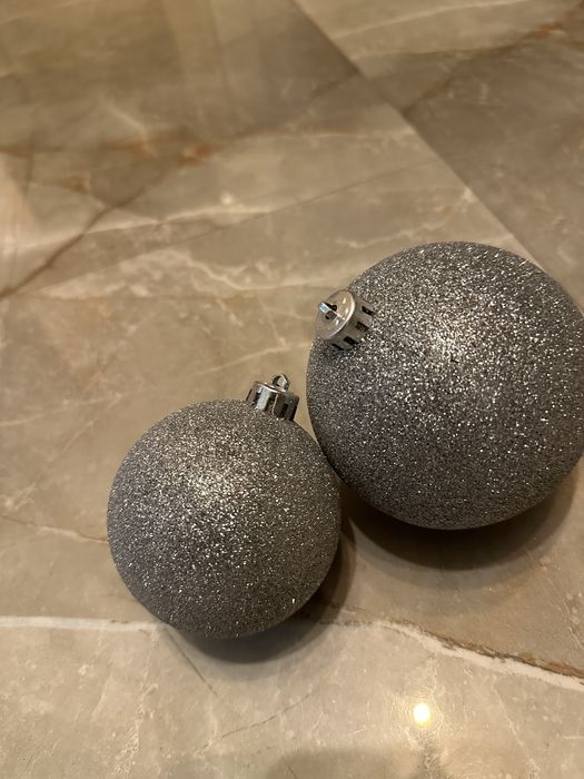 Globuri ornamente craciun noi diametru de 8 si  10cm