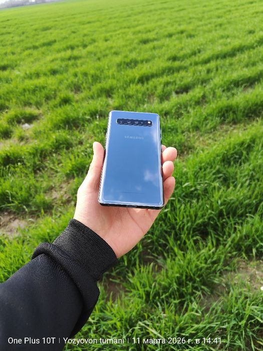 Мобильный телефон