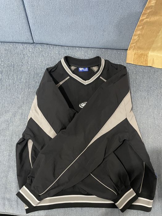 Продав две ветровки из qr и pull &bear