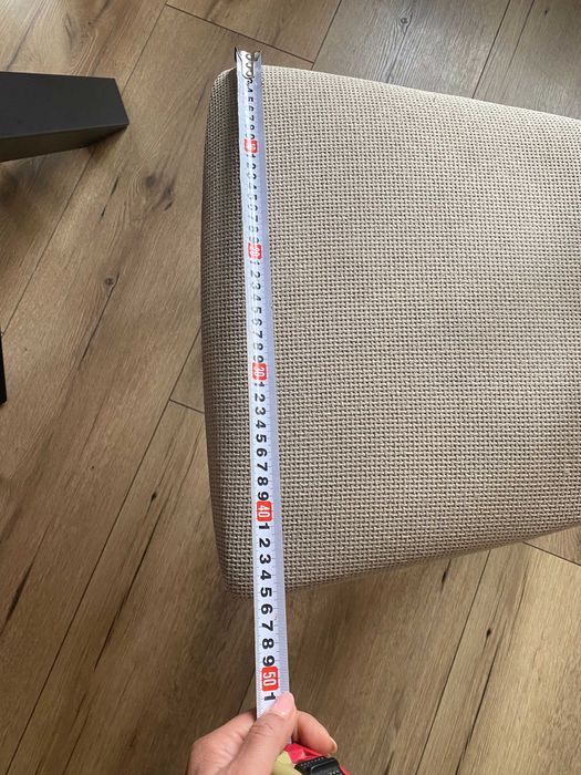 Четери броя трапезни столове