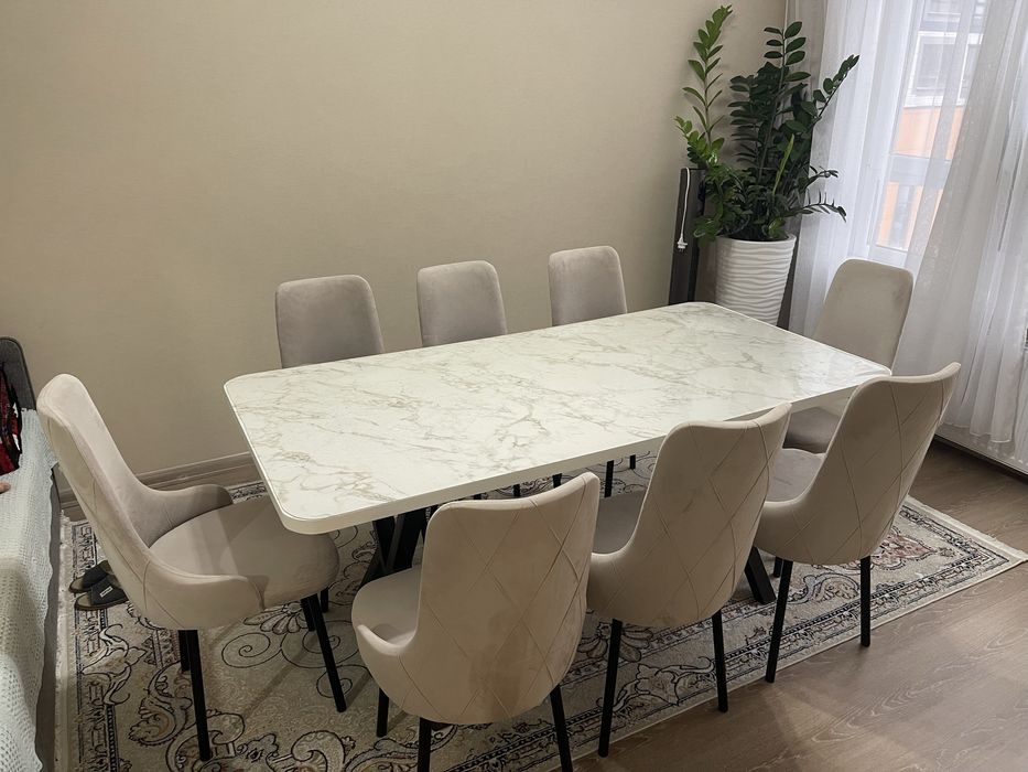 Продается стол со стульями