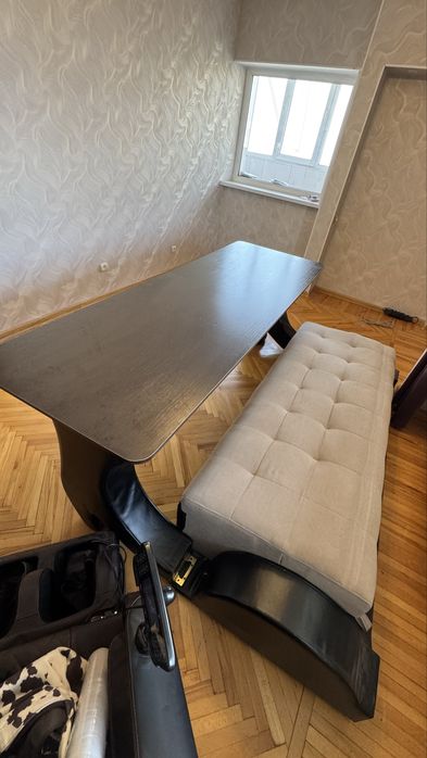 Диван , раскладывается в стол