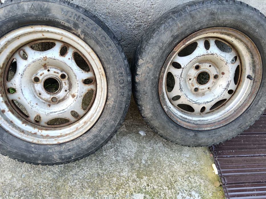 De vânzare trei jante pe 15 în 3 prezoane.