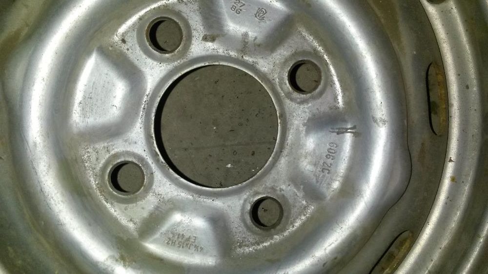 Автомобилни гуми с джанти