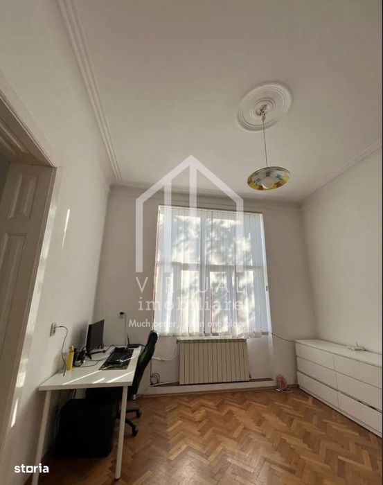 Casa formata din 2 apartamente, 2 garaje,  3 bai - zona Trei Stejari
